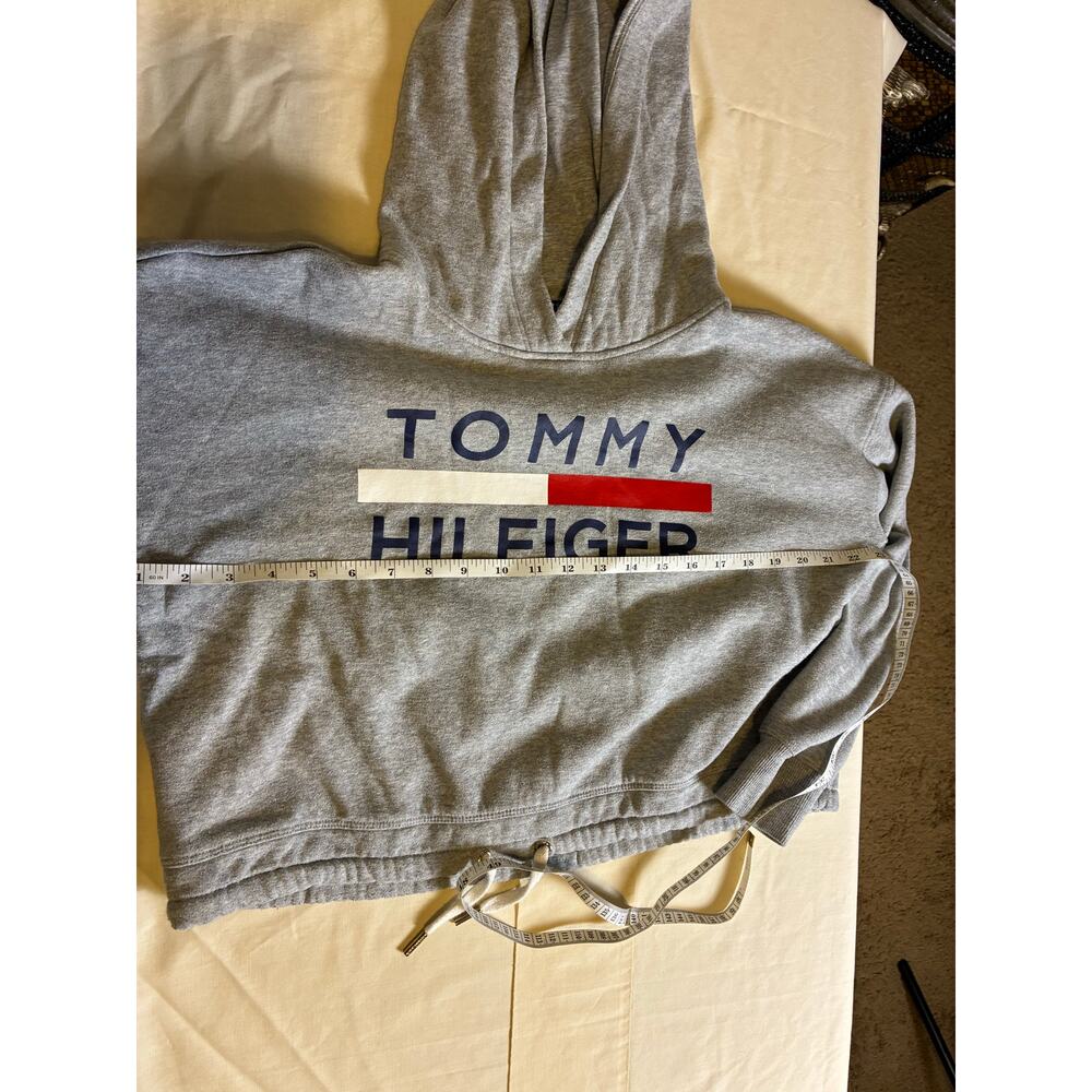 Tommy Hilfiger Cropped Hoodie Gray Spellout Logo Drawstring Hem Women’s M